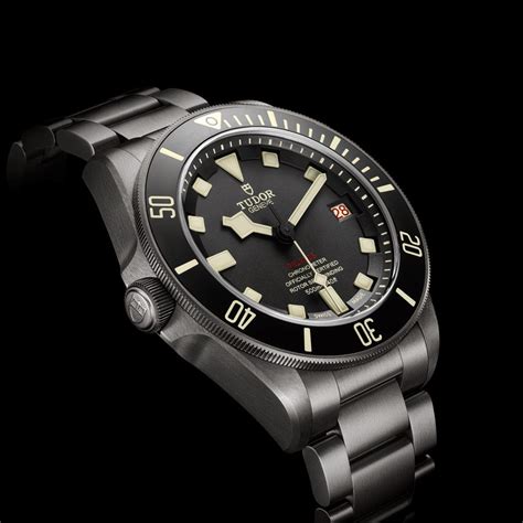 TUDOR Pelagos LHD 42 mm automatique en titane.